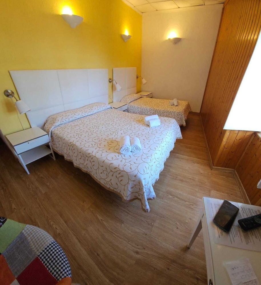 Standard Triple Room, Private Bathroom