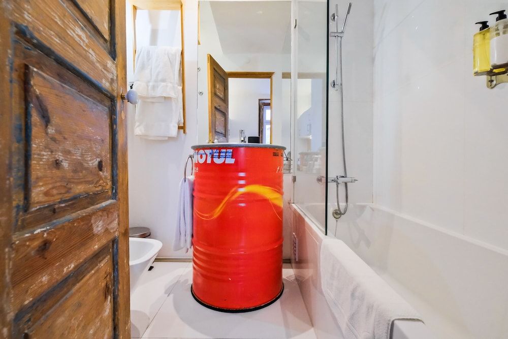 Chiado Arty flats Superior Studio, City View 9