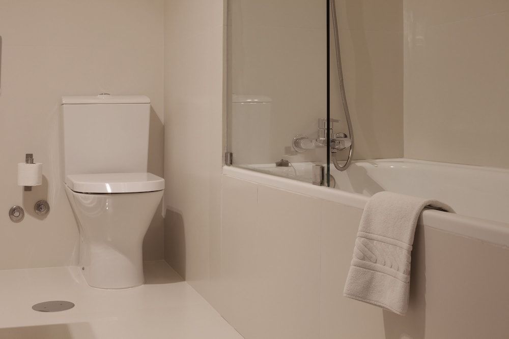 Cale Guest House Deluxe Room, City View 12