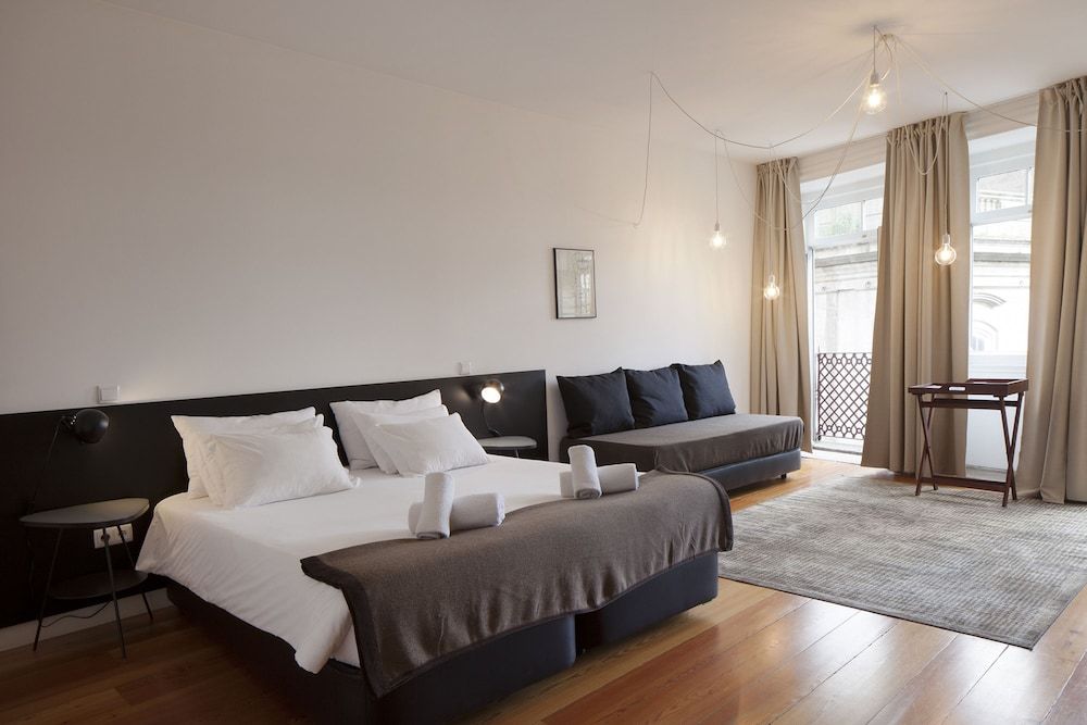 Cale Guest House Deluxe Room, City View 8