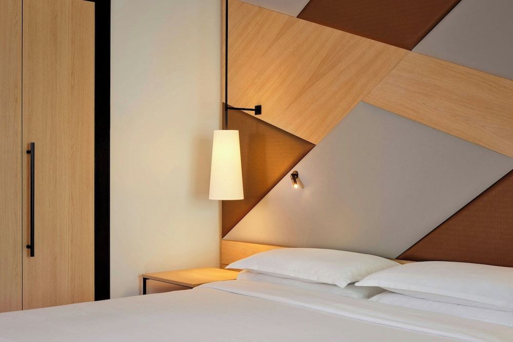 Club Room, 1 King Bed