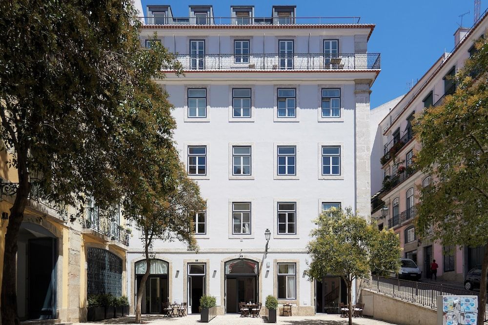 undefined Residentas Apostolos 5