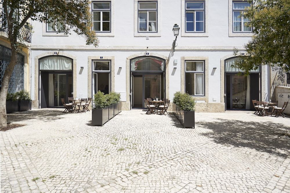 undefined Residentas Apostolos 7