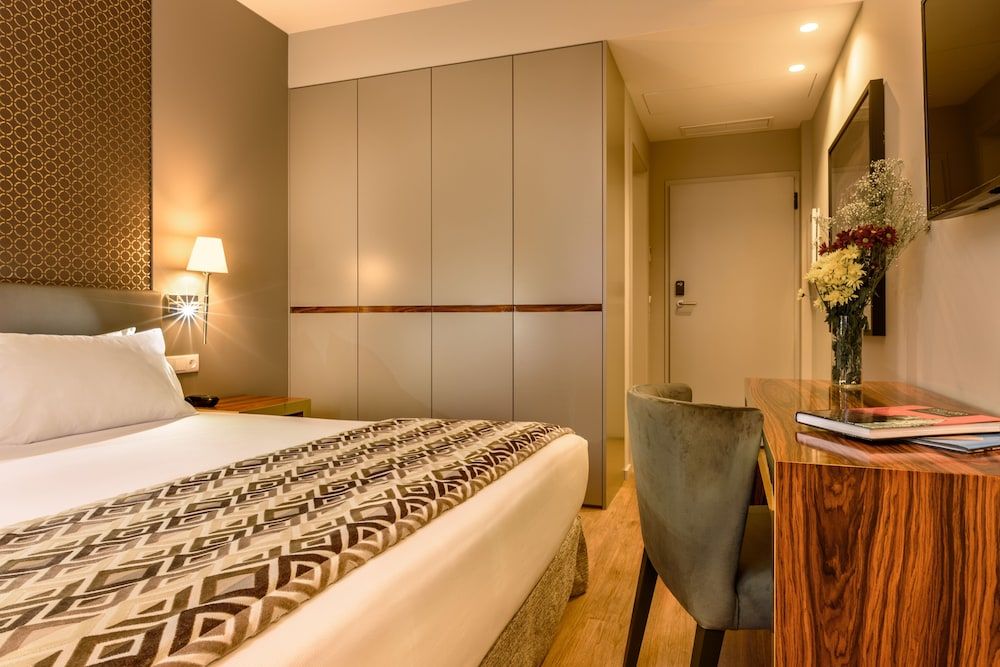 Exe Almada Porto Double Room 3