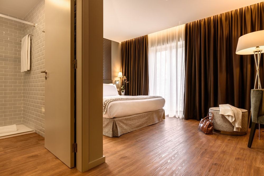 Exe Almada Porto Double Room 7