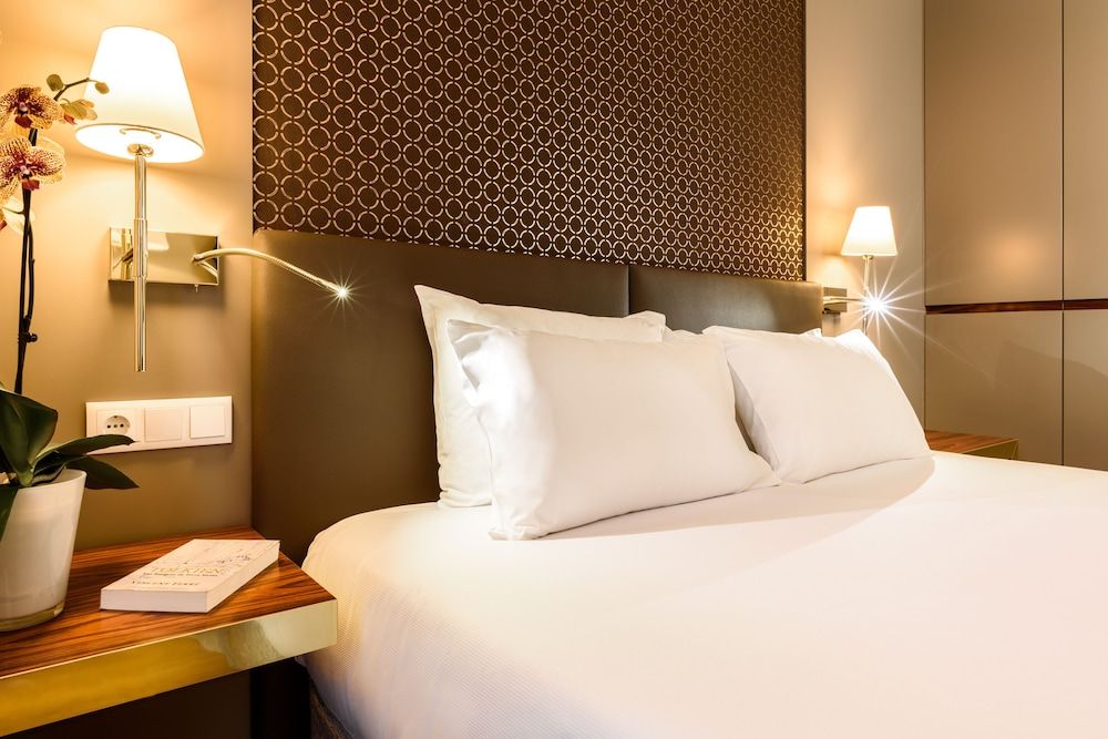 Exe Almada Porto Double Room 8