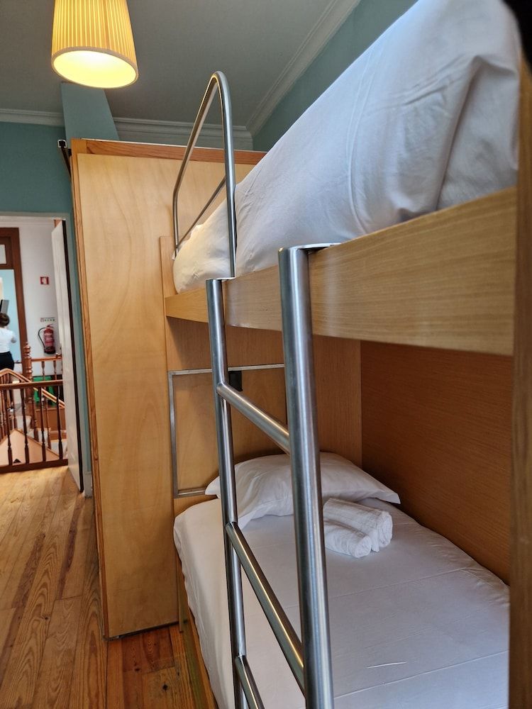 Dukes Corner Guest House Bunk Bed Room 6