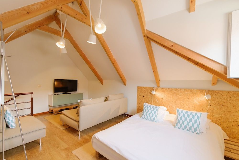 undefined Shining View 6