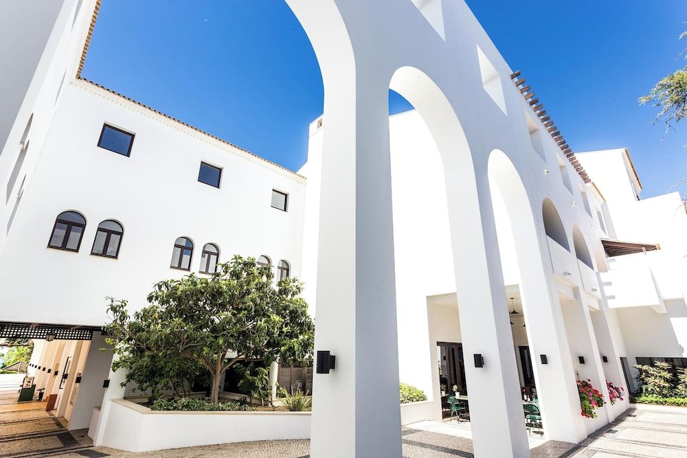 undefined Pine Cliffs Hotel, a Luxury Collection Resort, Algarve 8