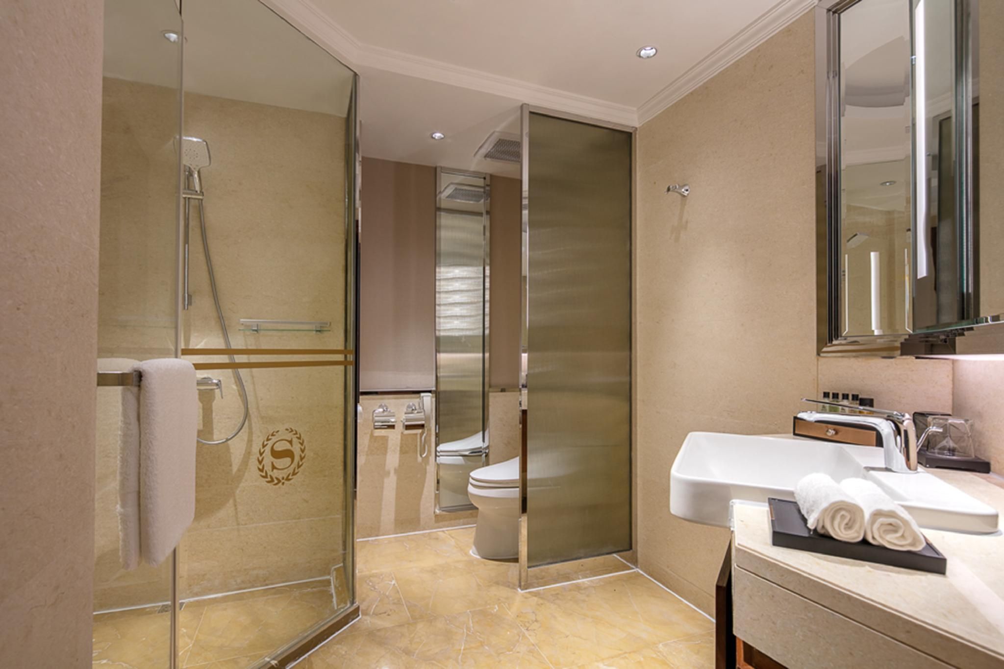 MarriottSquad Family Room, Tower Lounge access level, Guest room, 2 Twin, City view
