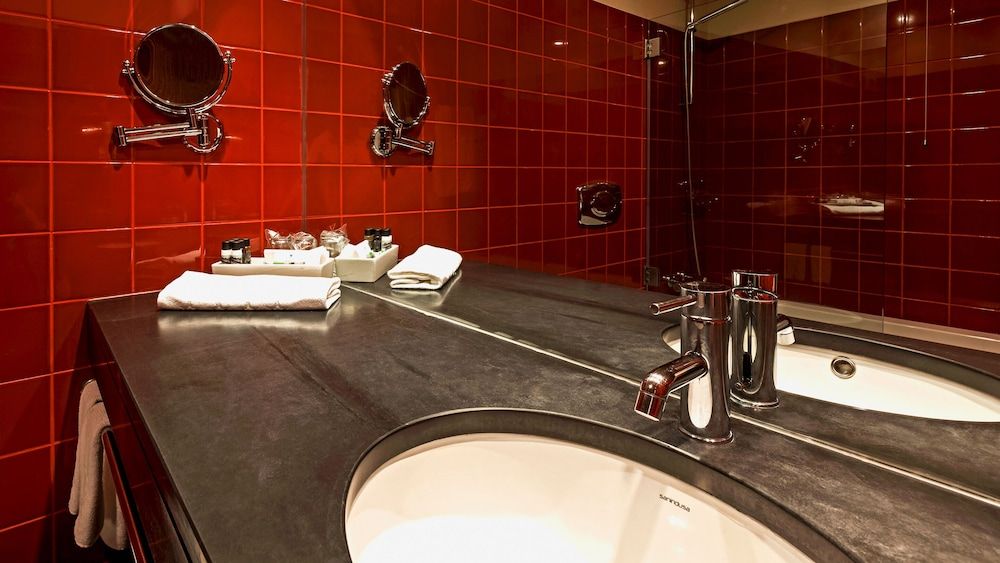 Douro Palace Hotel Resort and Spa Twin Room, River View 8