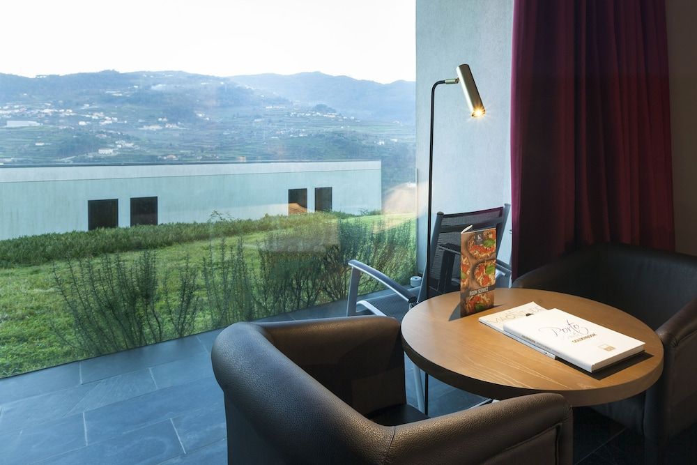 Douro Palace Hotel Resort and Spa Double Room, Garden View 2