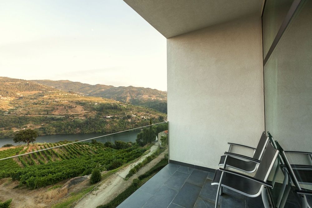 Douro Palace Hotel Resort and Spa Twin Room, River View 2