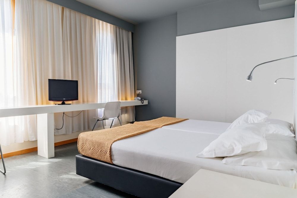 Basic Braga by Axis Standard Twin Room 2