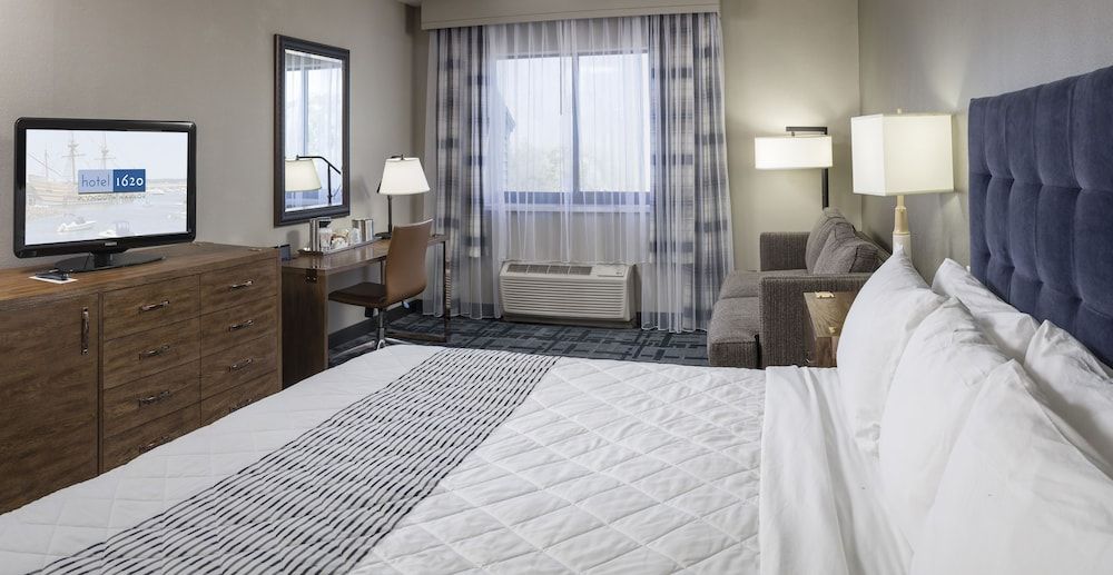 Hotel 1620 Plymouth Harbor Standard Room, 2 Queen Beds 4