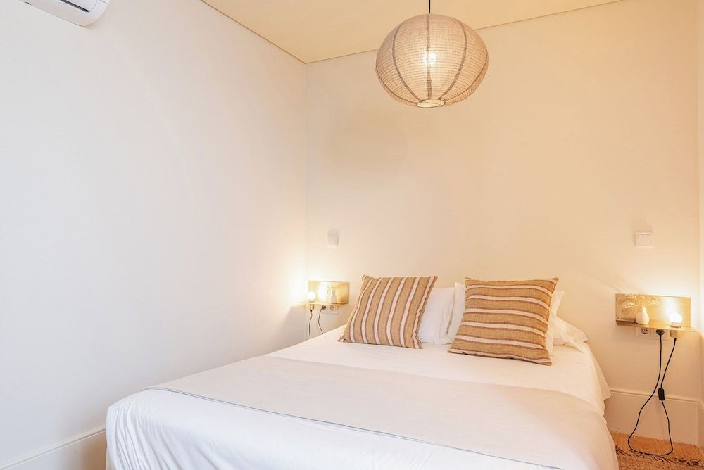 Aparthotel Oporto Alves da Veiga Standard Apartment, 1 Bedroom, Pool View 2