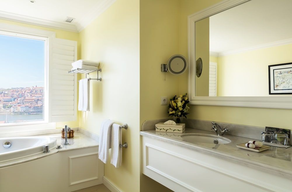 The Yeatman Hotel Artist Suite - Panoramic River and City View - Floor 7 of main building 3