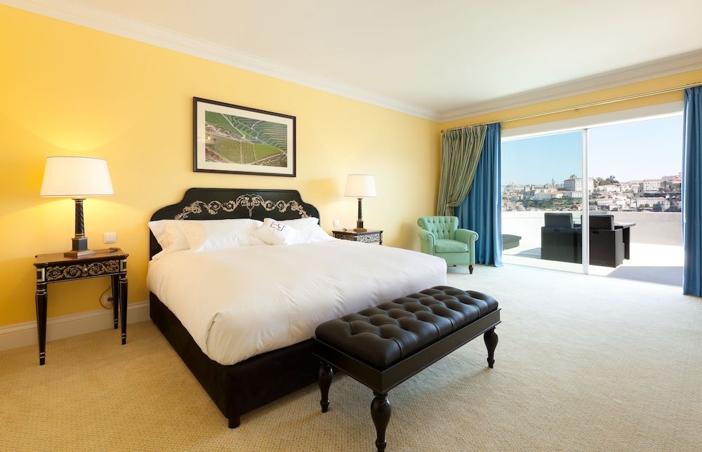 Superior Deluxe - Panoramic River and City View - Floors 5,6 ,7