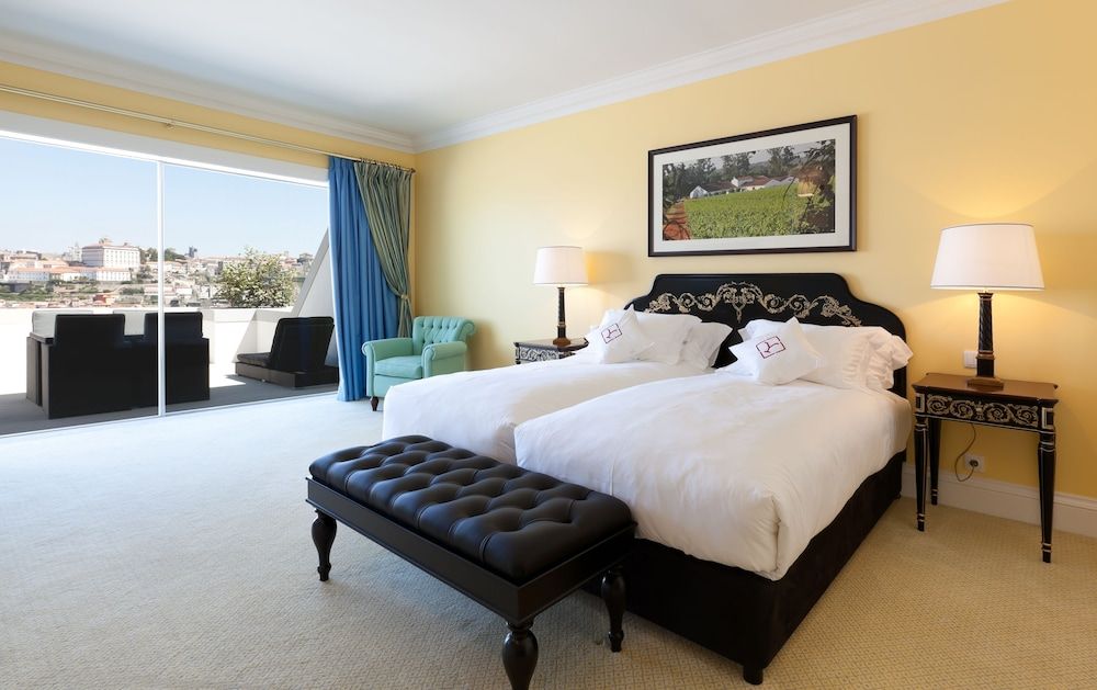 Superior Deluxe - Panoramic River and City View - Floors 5,6 ,7