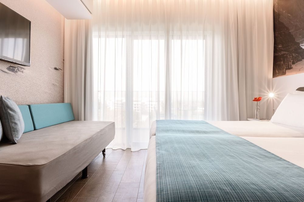 Eurostars Cascais Triple Room, City View