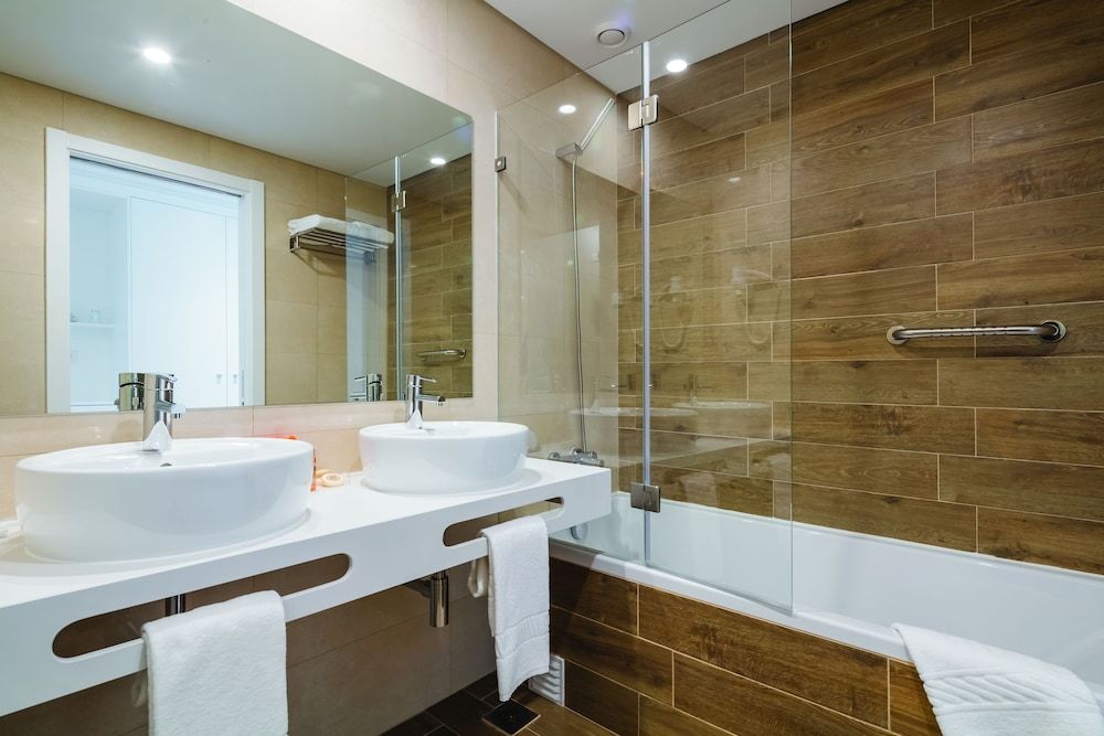 MH Peniche Standard Double Room 13