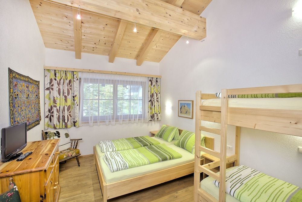 Superior Apartment, 2 Bedrooms, Mountain View, Mountainside