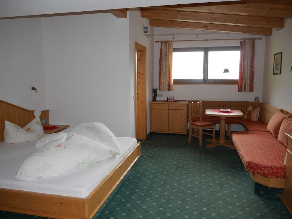 Suite, Balcony, Mountain View