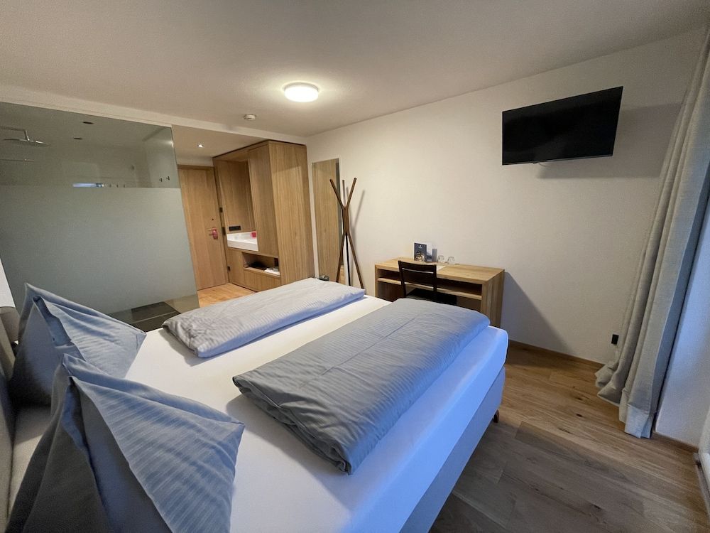 Business Double Room, 1 Bedroom, Balcony, Mountain View
