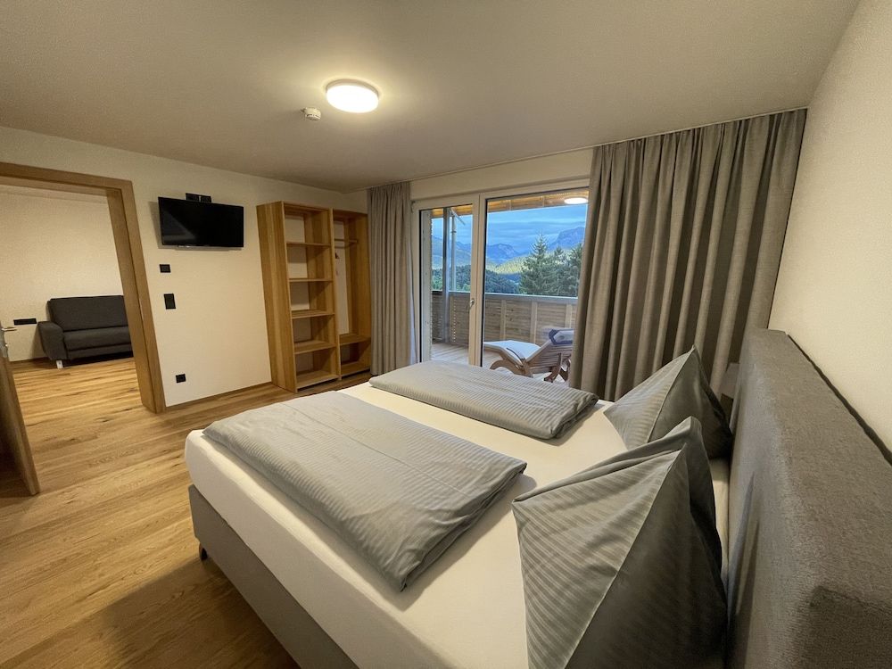 Suite, 1 Bedroom, Balcony, Mountain View