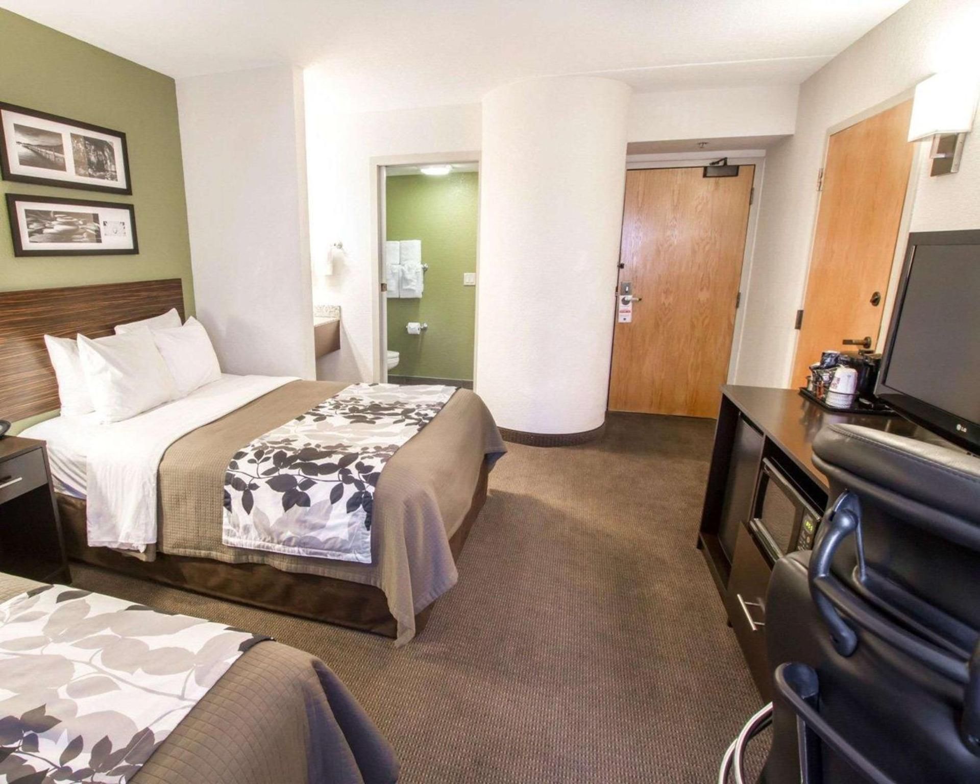 2 Double Beds Nonsmoking