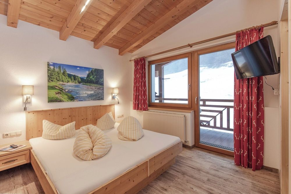 Standard Double Room, Balcony, Mountain View