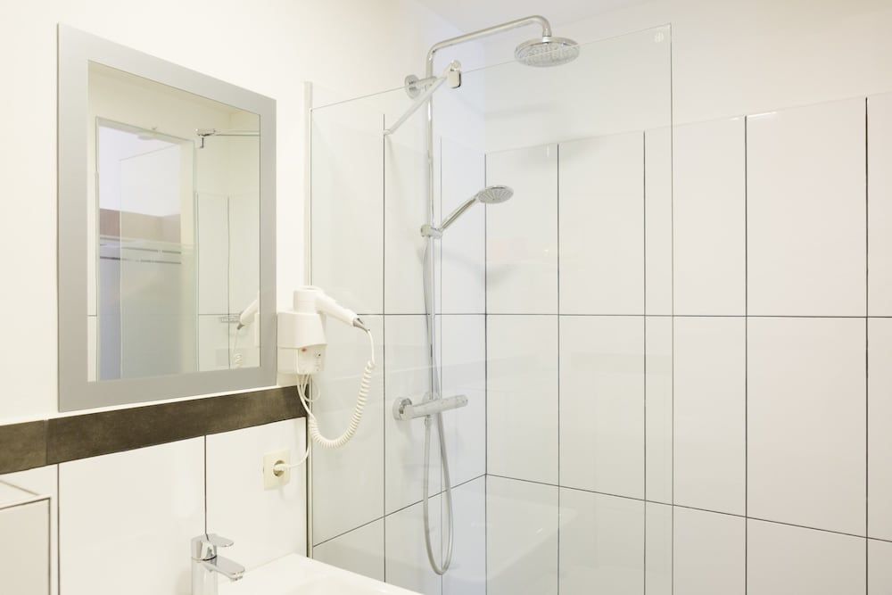 Hotel Lehenerhof Salzburg Budget Double Room with street view 6