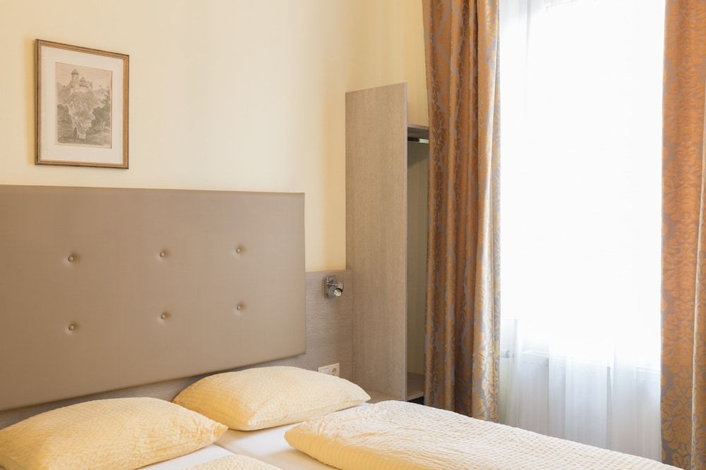 Hotel Lehenerhof Salzburg Budget Double Room with street view 4