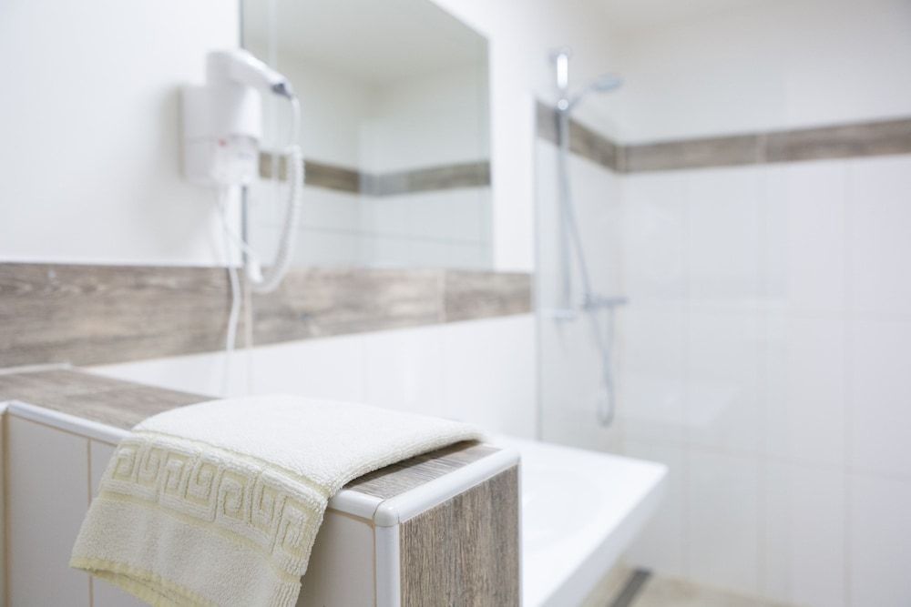 Hotel Lehenerhof Salzburg Budget Double Room with street view 7