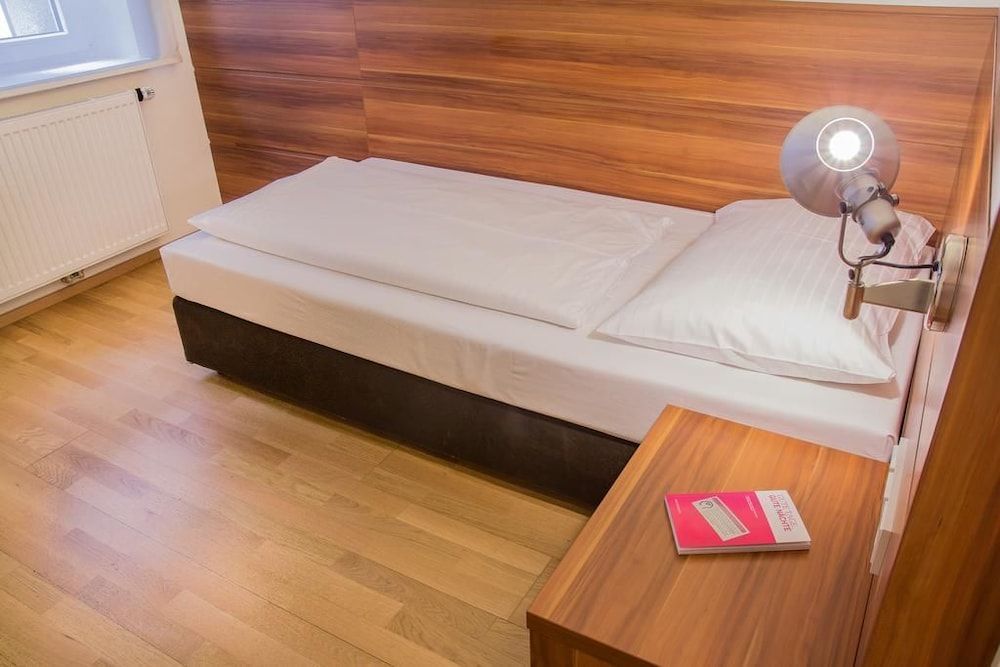 Hotel Schwarzer Bär Single Room 4