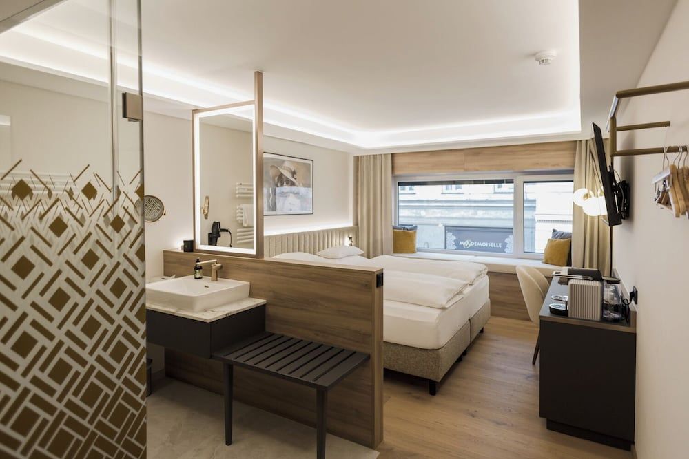 Hotel Schwarzer Bär Deluxe Room 2