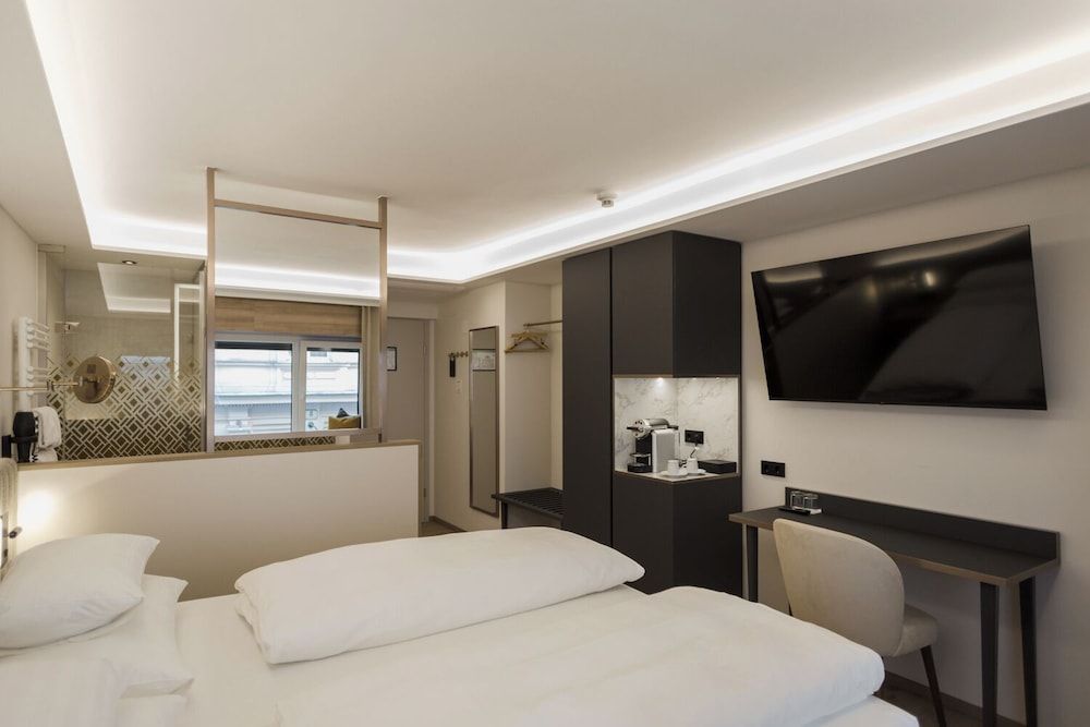 Hotel Schwarzer Bär Deluxe Room 4