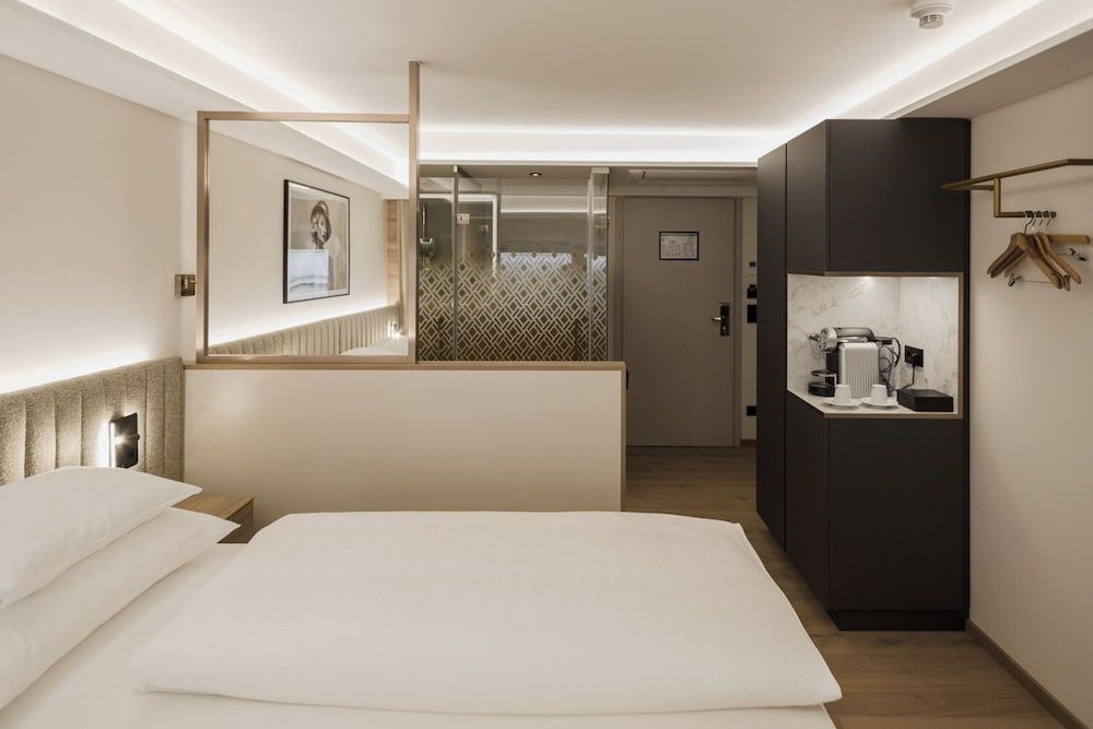 Hotel Schwarzer Bär Deluxe Room 3