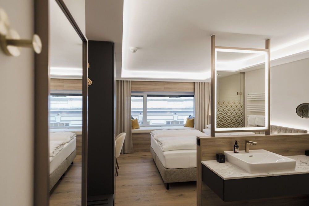 Hotel Schwarzer Bär Deluxe Room 5