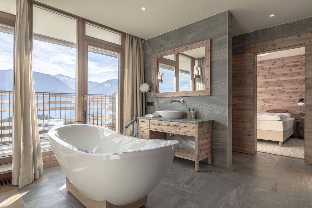 Suite (Awsome)