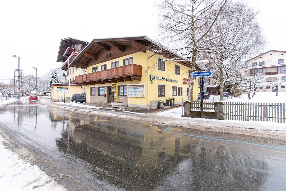 undefined SKI-N-LAKE City Apartments 5