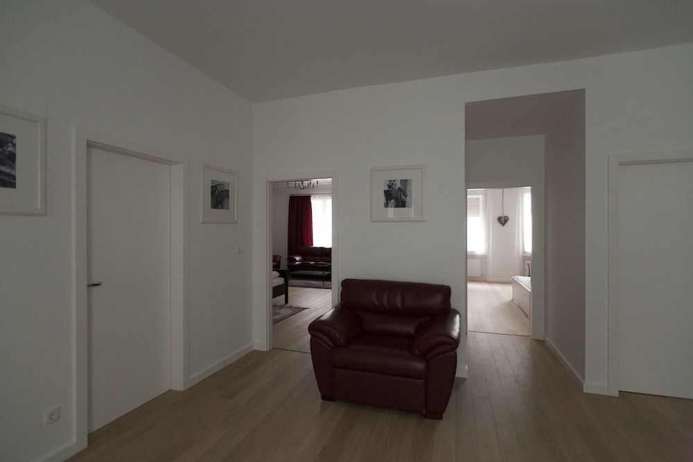 Heart of Vienna Homes Luxury Apartment, 2 Bedrooms, 2 Bathrooms 25