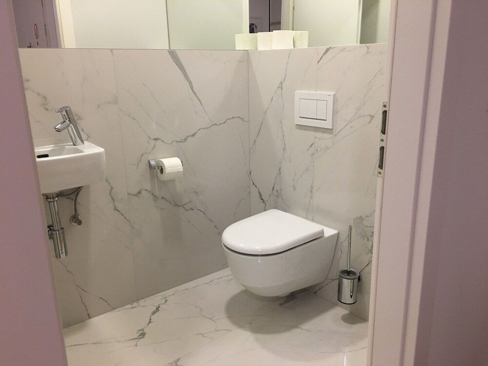 Heart of Vienna Homes Luxury Apartment, 2 Bedrooms, 2 Bathrooms 8