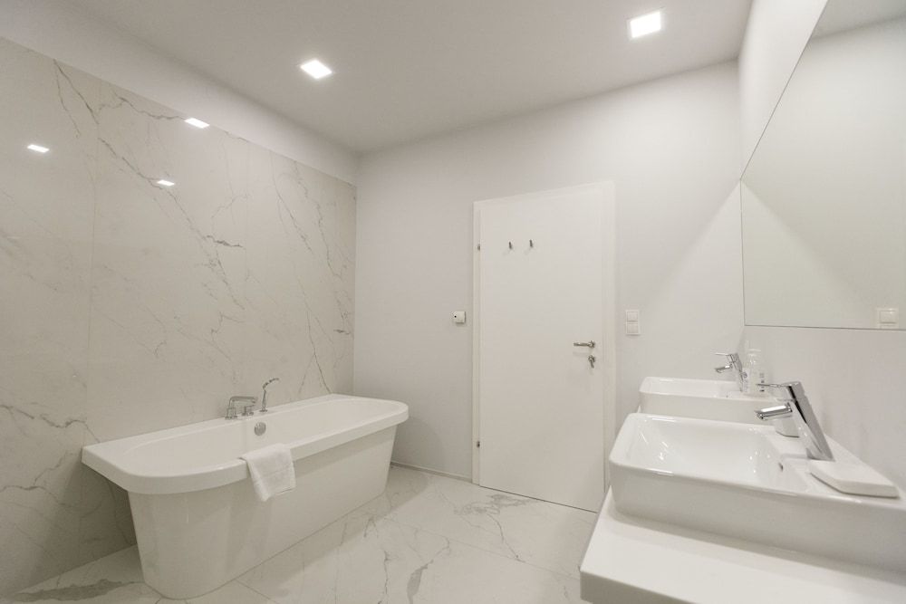 Heart of Vienna Homes Luxury Apartment, 2 Bedrooms, 2 Bathrooms 13