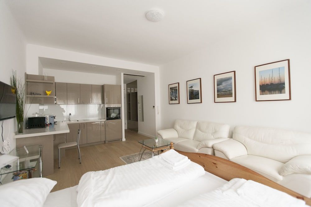 Heart of Vienna Homes Comfort Studio, 1 King Bed, Kitchen 6