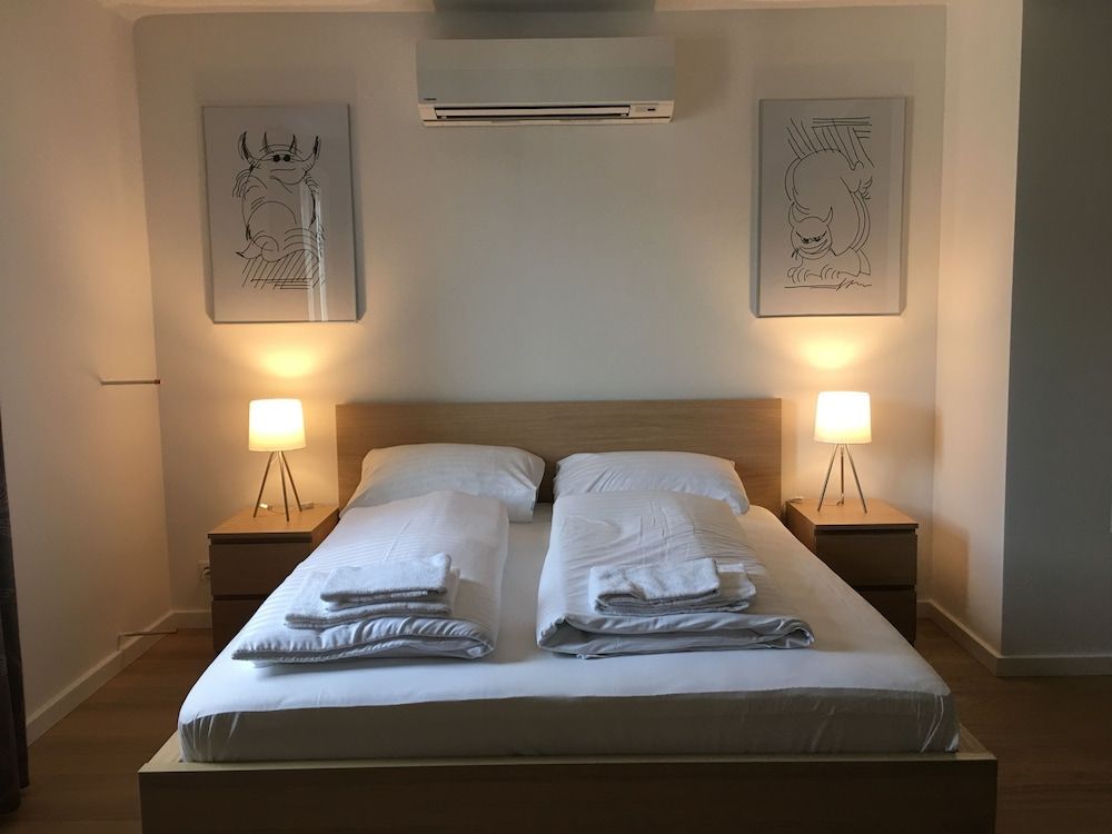 Heart of Vienna Homes Luxury Apartment, 2 Bedrooms, 2 Bathrooms 2