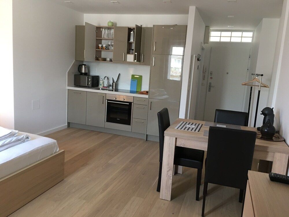 Heart of Vienna Homes Comfort Studio, 1 King Bed, Kitchen 16