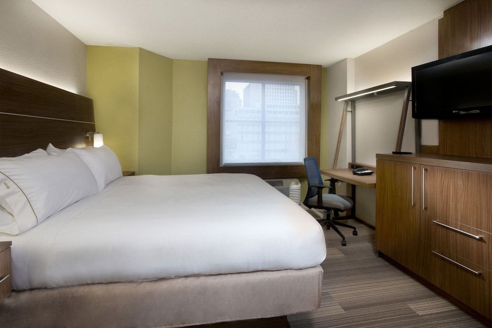 Standard Room, 1 King Bed (Extra Floor Space)