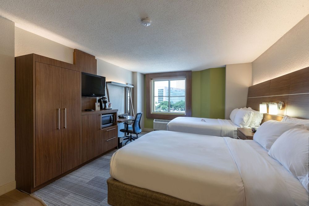 Standard Room, 2 Double Beds, Accessible (Accessible Tub)