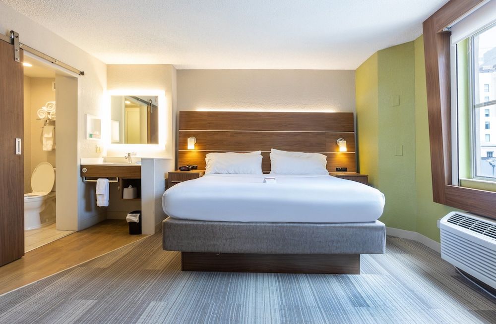 Standard Room, 1 King Bed (Extra Floor Space)